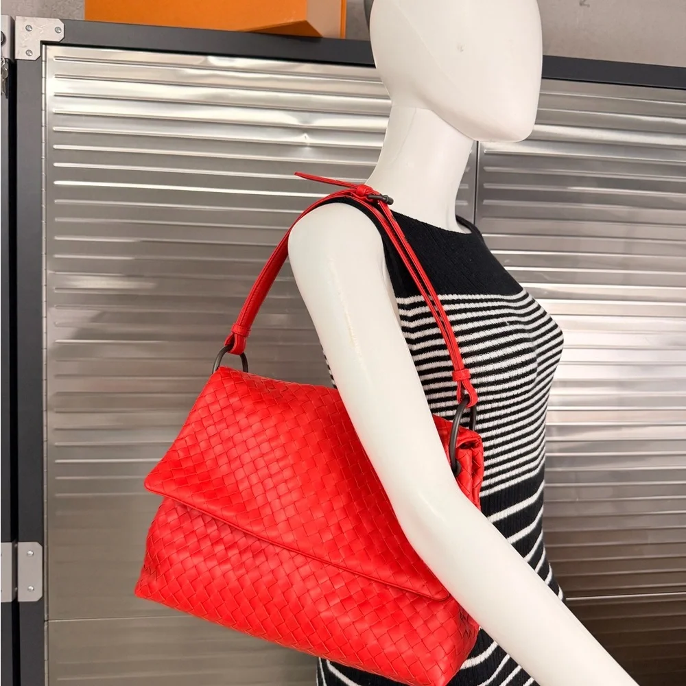 Bottega Veneta Intrecciato Leather Red Flap Shoulder Bag - Picture 15 of 16